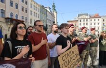 Фото 3: У Львові вперше підняли Прапор Надії в пам’ять про зниклих безвісти захисників (відео)
