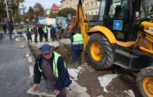 Фото 2: Ліквідація пориву на магістральному водопроводі на пр. Свободи триватиме до кінця дня: працюють водовозки