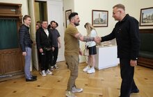Фото 1: Гурт KOZAK SYSTEM виступив у центрі НЕЗЛАМНІ та завітав до Ратуші