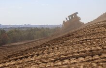 Фото 10: Купол Грибовицького полігону засіяли травою — скоро там можна буде пограти в гольф (відео)