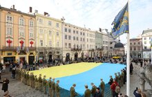 Фото 14: Сотні містян у центрі Львова урочисто заспівали Гімн України (фото/відео)