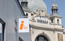 Фото 2: Біля залізничного вокзалу відкрили Центр туристичної інформації: там можна оформити та придбати ЛеоКарт (відео)
