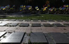 Фото 9: У Львові на Личаківському військовому цвинтарі відновили роботи з ексгумації давніх поховань: демонтовують радянські плити (відео)