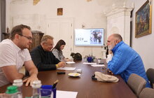 Фото 2: 300 мільйонів порцій їжі українцям: у Львові засновнику World Central Kitchen Хосе Андресу вручили особливу міську відзнаку — «Залізний Лев»