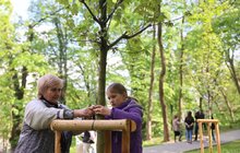 Фото 1: Алея пам'яті Героїв: у львівському парку родичі загиблих військових висадили дерева пам'яті