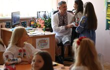Фото 9: У Львові перший урок у школі провів військовослужбовець, що втратив ногу на війні (відео)