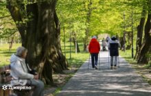 Фото 3: Рух та спілкування: як у Львові скандинавська ходьба стала місцем підтримки і дружби для людей старшого віку