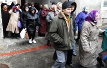 Фото 1: Потребуючі львів’яни змогли відчути єдність під час Великоднього сніданку в дворику Ратуші