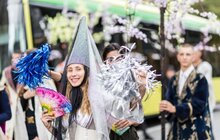 Фото 13: Центром Львова пройшла карнавальна хода: стартував 30-ий Міжнародний театральний фестиваль «Золотий лев»