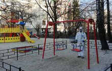 Фото 53: На території Львова проводять миття і дезінфекцію дитячих майданчиків
