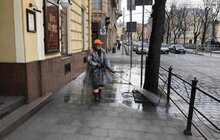 Фото 18: Комунальні служби дезінфікують місто: миють вулиці, тротуари, зупинки транспорту, сходові клітки будинків