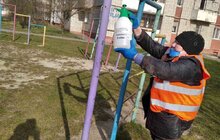Фото 63: Комунальні служби дезінфікують місто: миють вулиці, тротуари, зупинки транспорту, сходові клітки будинків
