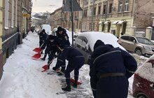 Фото 11: Підприємці, військові та будівельні компанії допомагають місту з прибиранням снігу