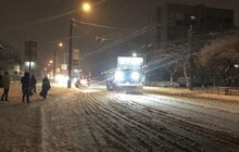 Фото 42: Минулої ночі в місті працювало 95 одиниць техніки, для посипання доріг використано 492 м3 піскосуміші