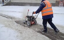 Фото 74: Для посипання доріг від ожеледиці минулої доби використано 527 м3 піскосуміші та 186 м3 солі