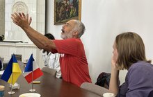 Фото 1: У Львові показали виставу класика сучасного європейського театру Жерома Беля: на сцену разом із містянами вийшли ветерани