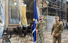 Фото 1: У Гарнізонному храмі Львова освятили прапор 16 окремої бригади армійської авіації «Броди»