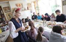 Фото 1: Львів’яни та українці, які втекли від війни до нашого міста, спільно відсвяткували Великдень 