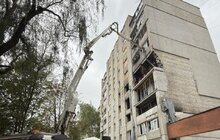 Фото 1: Укріплюють перекриття, мурують стіни і монтують тимчасове накриття: місто відновлює зруйновані обстрілом будинки на вулицях Патона і Виговського