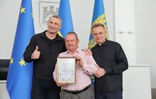 Фото 1: Мер Києва подякував львівським комунальникам, котрі більше місяця ліквідовували наслідки обстрілів у столиці (відео)