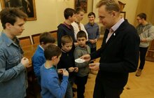 Фото 1: Пластуни передали місту Вифлеємський вогонь миру