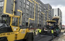 Фото 1: На вул. Залізничній стелять нижній шар асфальту