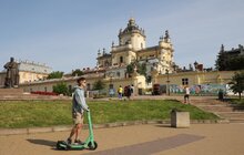 Фото 1: Історичний хрест із собору Святого Юра повернуть на купол до Покрови