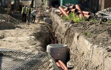 Фото 1: Другий етап реконструкції вул. Залізничної: підрядник замінює мережі та розпочав замощення хідників
