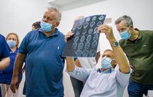 Фото 1: Відомий пластичний хірург з Німеччини знову консультує та оперує дітей у Львові