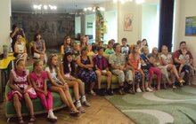 Фото 1: У Міжнародний День молоді відомий легкоатлет Дмитро Дем’янюк власним прикладом заохочував дітей досягати життєвих вершин