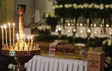 Фото 1: Молитва біля плащаниць храмів Львова