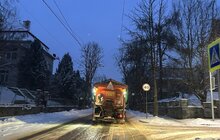 Фото 2: Львів очищають від снігу: вночі працювало 87 прибиральних машин, зранку задіяли ще 12 рейдерів і 63 мотощітки