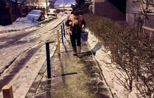 Фото 3: Сьогодні вночі для посипання доріг і тротуарів від ожеледиці використали 277 м³ піскосуміші і солі