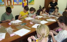 Фото 3: Діти з багатодітних родин власноруч виготовляли подарунки своїм матерям