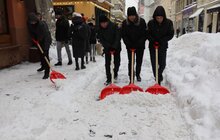 Фото 4: Працівники мерії Львова знову вийшли на прибирання міста від снігу