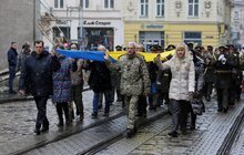 Фото 1: Над вежею львівської Ратуші урочисто підняли національний прапор