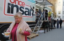 Фото 10: Біля університету ветеринарної медицини працює мобільна кухня для вимушено переміщених українців