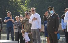 Фото 24: У Львові підняли Державний прапор над Меморіалом пам’яті Героїв Небесної Сотні