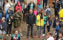 Фото 16: У Львові на пл Ринок триває «Поливаний понеділок»