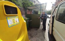 Фото 3: Перевізники ТПВ продовжують дезінфікувати контейнерні майданчики