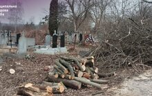 Фото 3: У Львові прибирають діючі цвинтарі: із Голосківського кладовища вивезли 10 вантажівок сміття