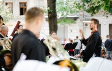 Фото 1: На благодійному ярмарку у Львові зібрали майже 150 тис. грн для захисників