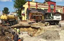 Фото 2: На пл. Двірцевій завершують влаштування каналізаційного колектора