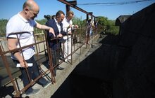 Фото 9: Мер Львова спільно з міністром екології оглянули очисні споруди, де працівники продемонстрували технологію очищення стічних вод від поліетилену