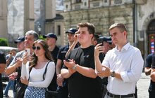 Фото 7: У центрі Львові встановили скульптуру відомого українського митця, присвячену молоді