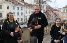 Фото 10: Діти з прифронтових і тимчасово окупованих міст Донеччини сьогодні відвідали львівську Ратушу