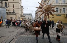 Фото 18: У Львові встановили чотирьохметрового різдвяного дідуха