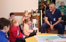 Фото 6: Сьогодні тисячі дітей в школах, садочках і лікарнях Львова читали різдвяні казки