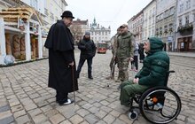 Фото 10: У Львові запустили безкоштовні екскурсії для військових, що лікуються у місті (відео)