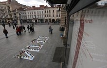 Фото 13: У Львові провели мирну акцію «ДЕ ТИ», присвячену річниці трагедії в маріупольському театрі